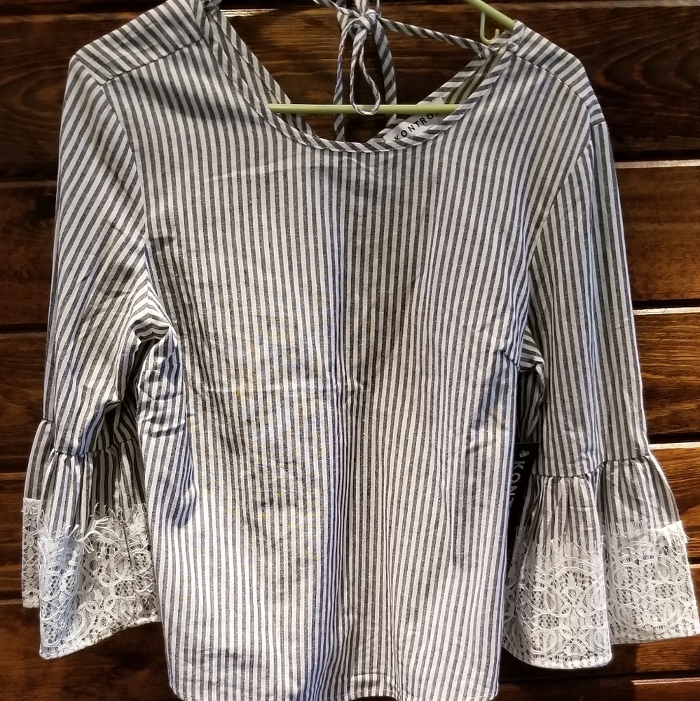 Flared sleeve shirt